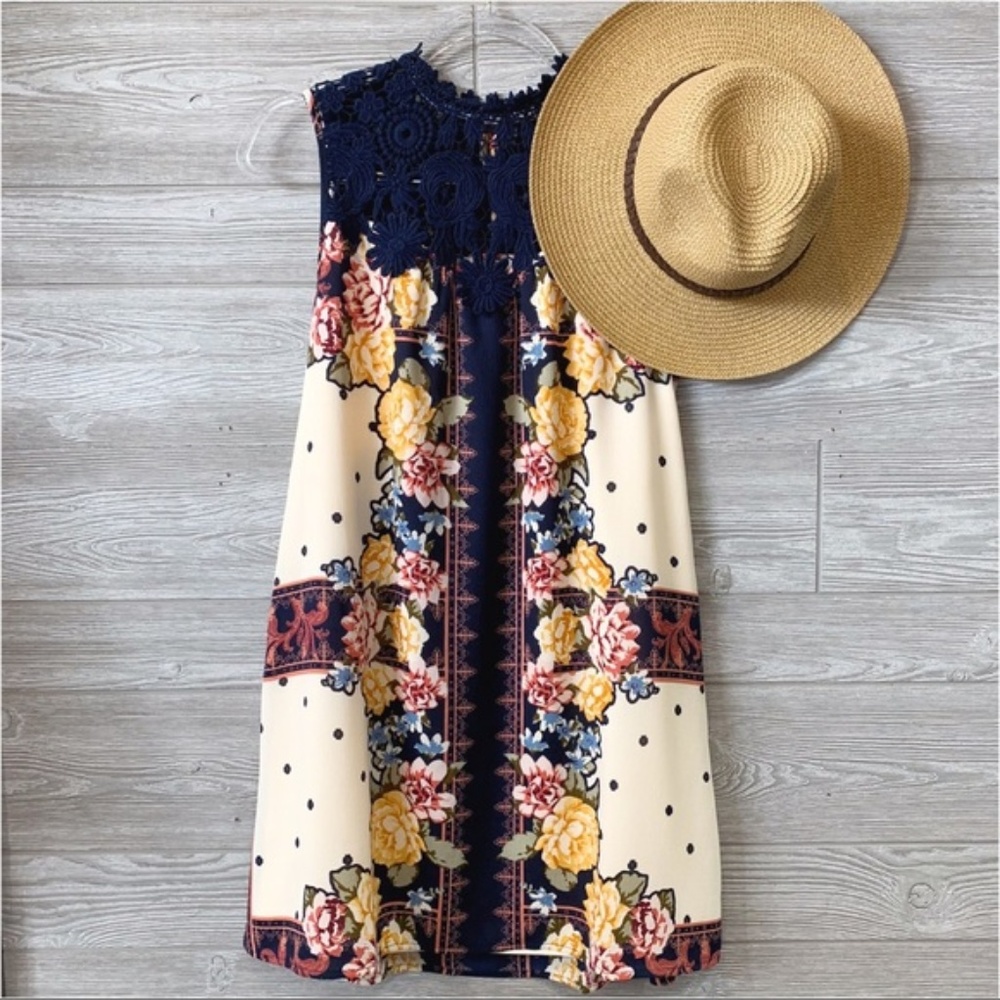 Lace detail sleeveless printed dress